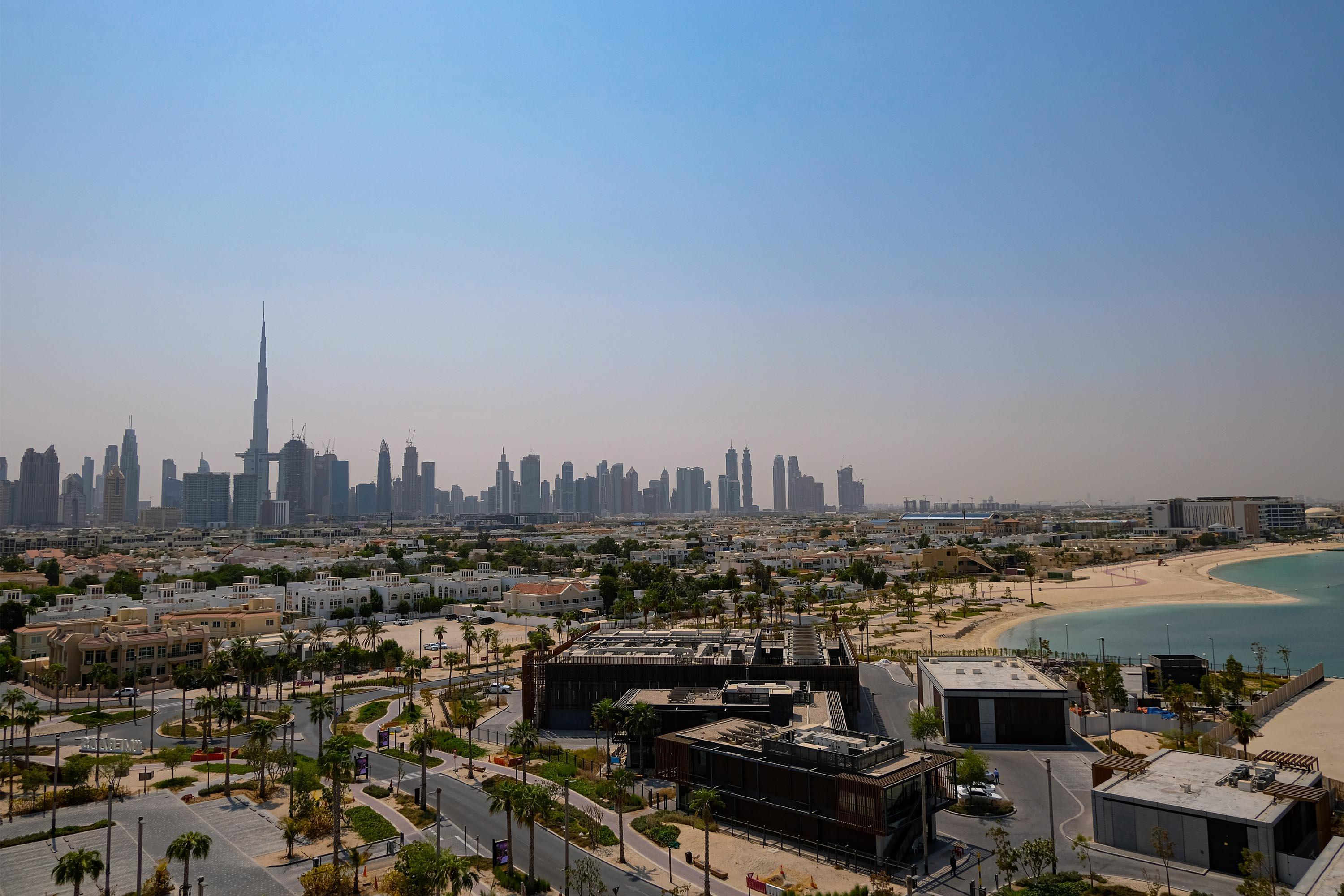 Jumeirah 1 dubai. Ров ла мер Дубай. La mer отель Дубай. Rove la mer Beach Дубай. Отель Rove la mer.